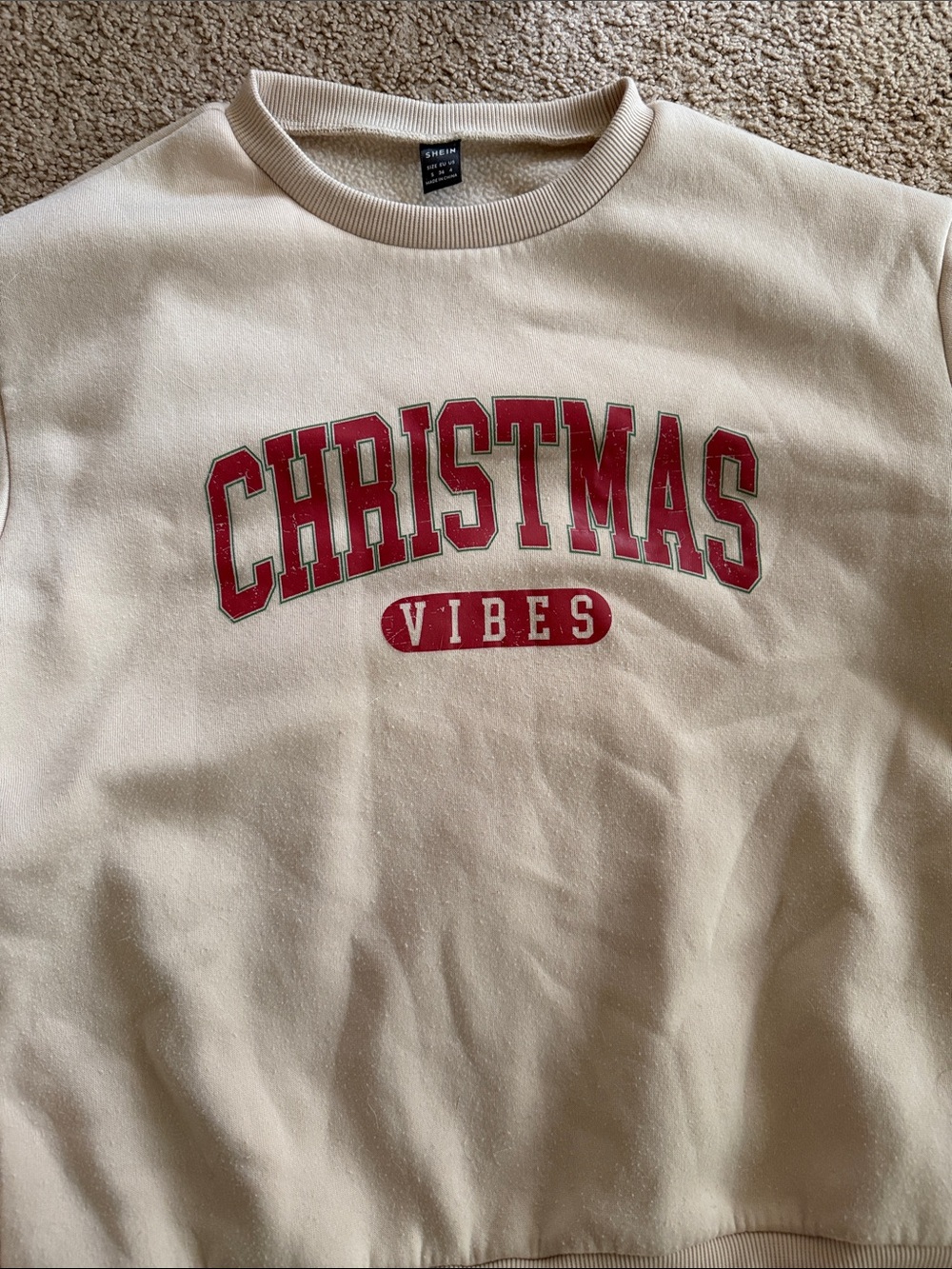 Cream Sweatshirt with Red "Christmas Vibes" Print